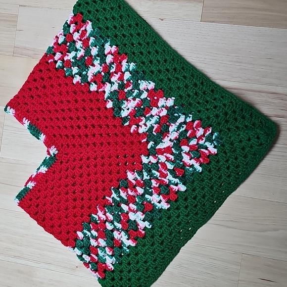 Vintage 70s Handmade Girls Christmas Crochet Knit Poncho 21" X 30" - Picture 9 of 9